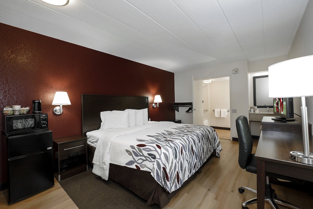 Red Roof Inn Bakersfield - photo 8