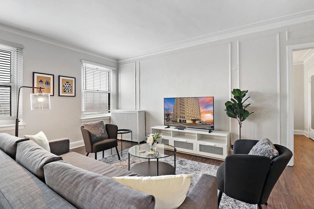 Cozy & Radiant 2BR Apartment BStone 605 — 4-Star Luxury Hotel in Chicago, United States