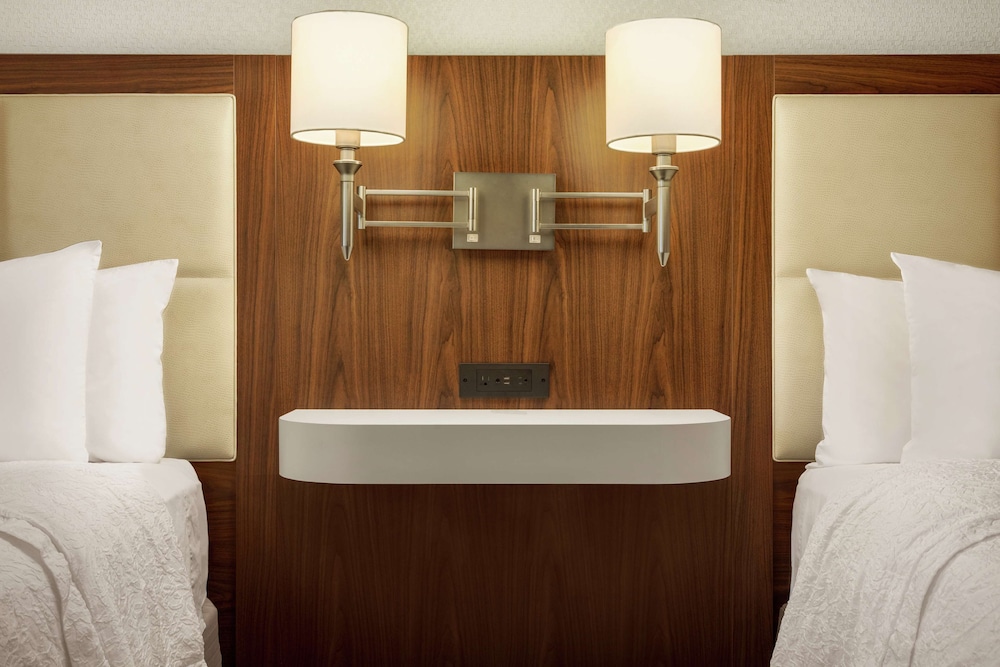 Hampton Inn Akron Fairlawn - photo 12