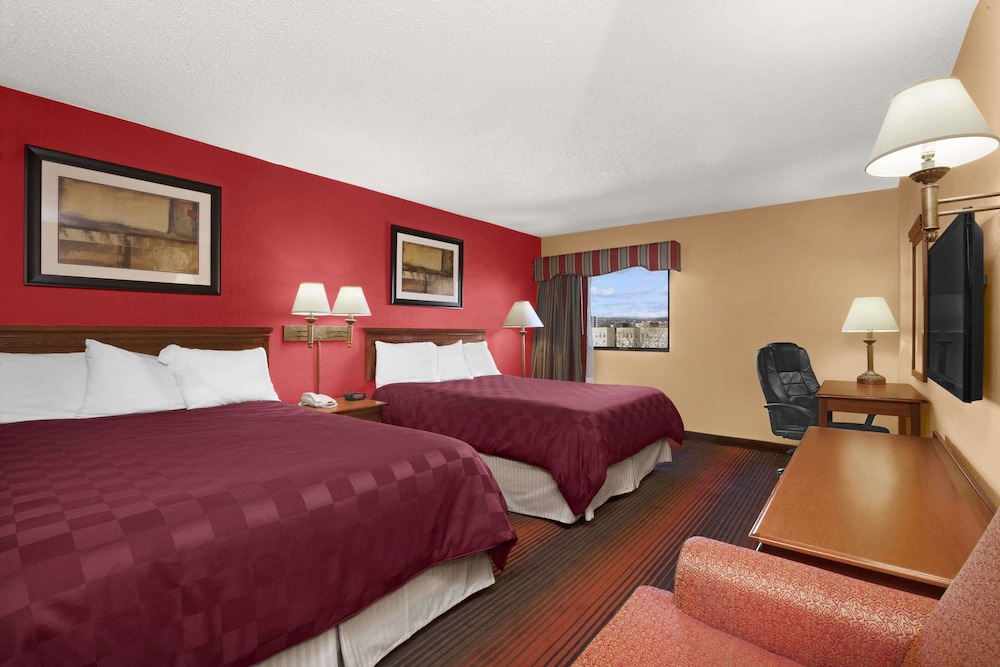 Ramada by Wyndham East Orange - photo 6
