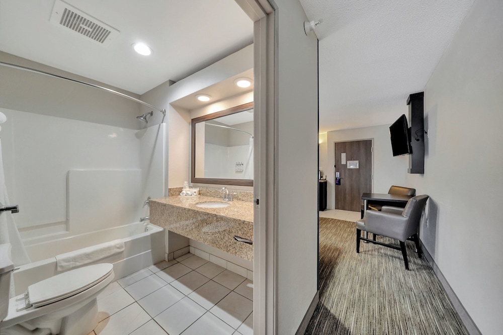 Holiday Inn Express Hotel & Suites Beatrice by IHG - photo 84
