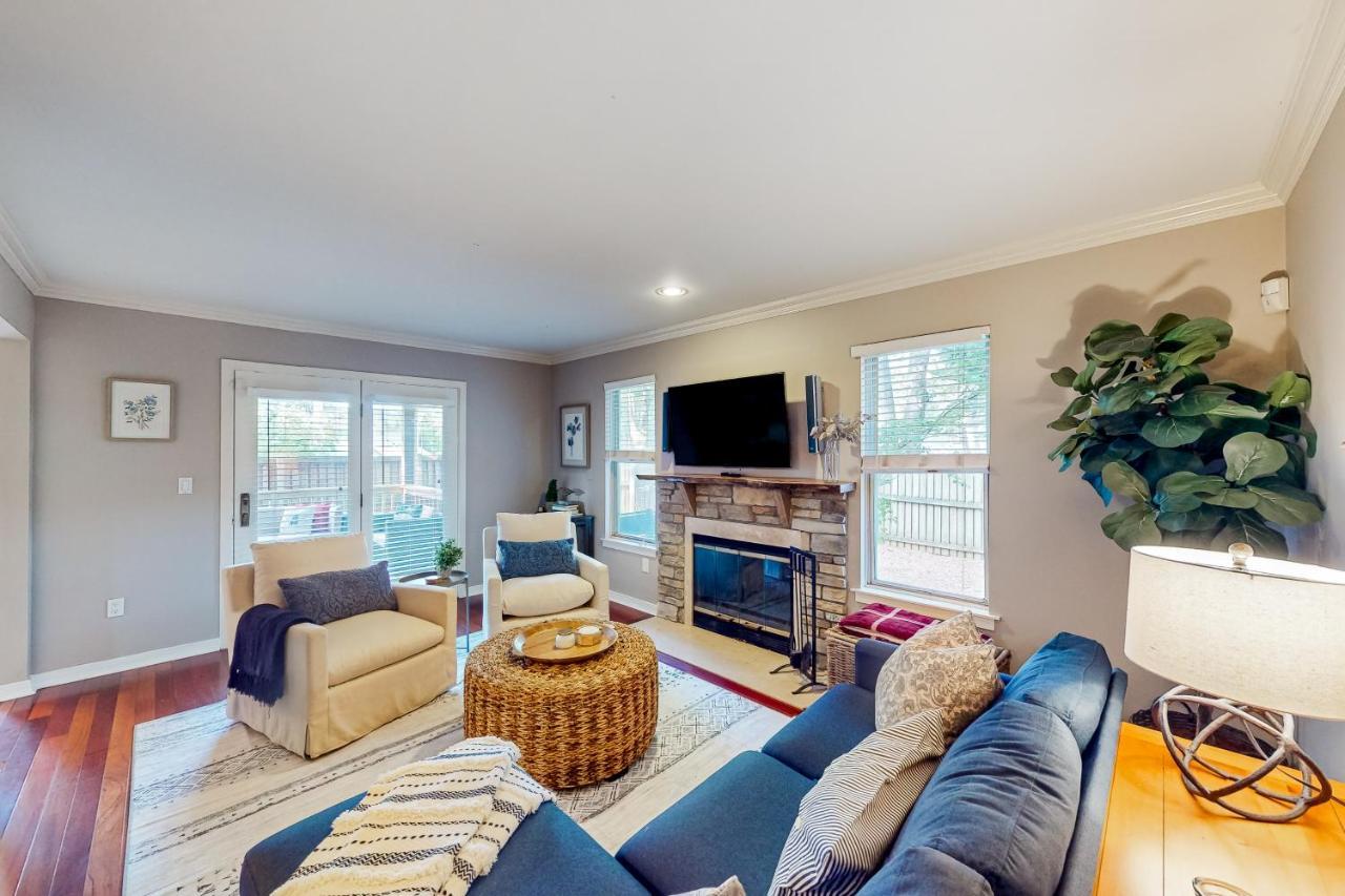 3BR Dog Friendly Retreat with Fireplace and Patio