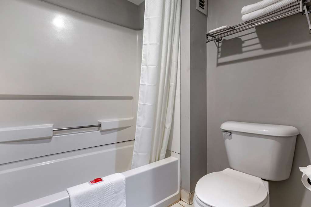 Econo Lodge Saint Stephen - photo 24