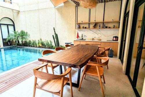 Cottonwood Villa Magnolia B Jacuzzi Billyard BBQ — 4-Star Luxury Hotel in Bandung, Indonesia
