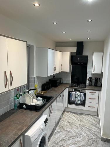Droylsden Guest House — 4-Star Luxury Hotel in Manchester, United Kingdom
