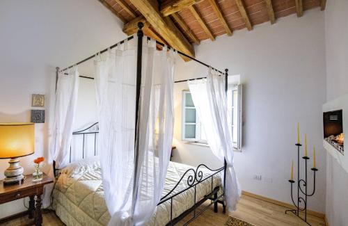 Il Loggiato di Lorena — 4-Star Luxury Hotel in Monteriggioni, Italy