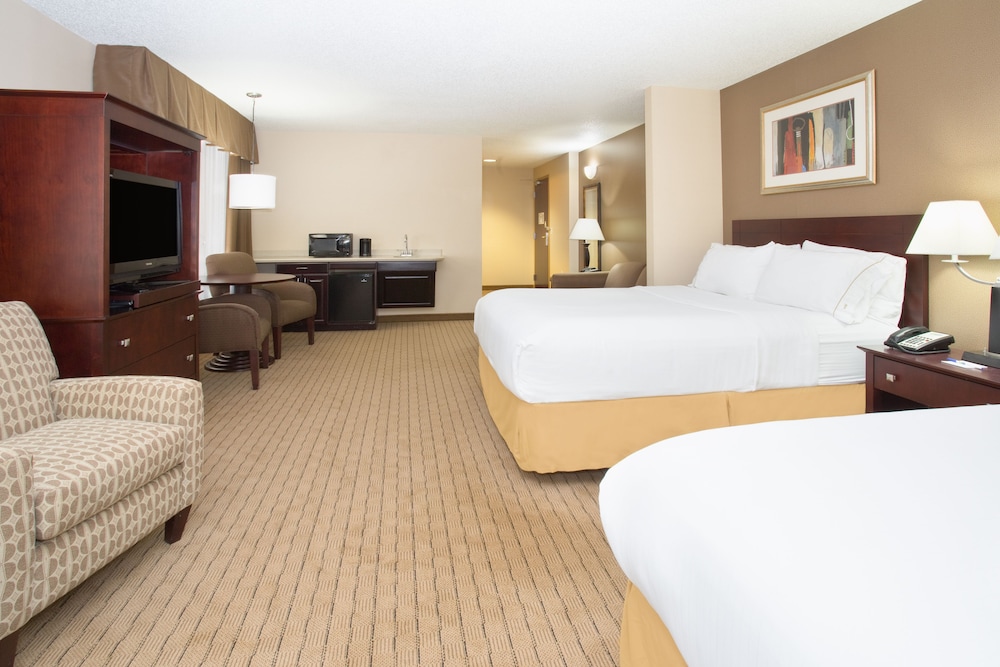Holiday Inn Express & Suites Minot by IHG - photo 8
