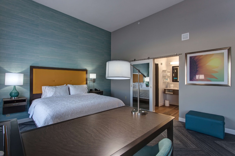 Hampton Inn & Suites Wichita Airport - photo 7