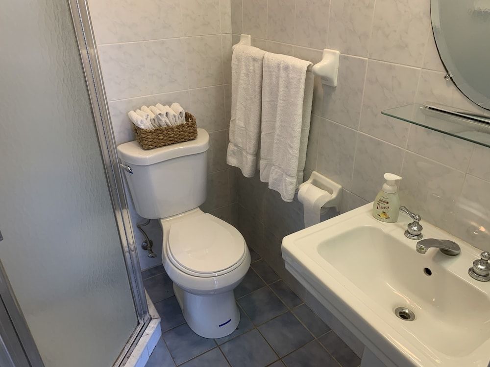 South Broadway Inn and Spa - photo 16