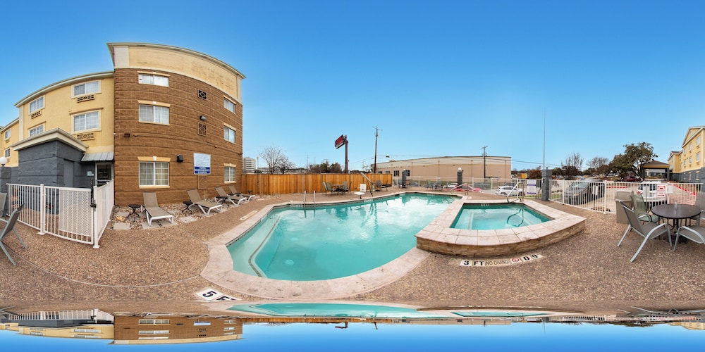 Quality Inn & Suites San Antonio Airport Stone Oak - photo 21