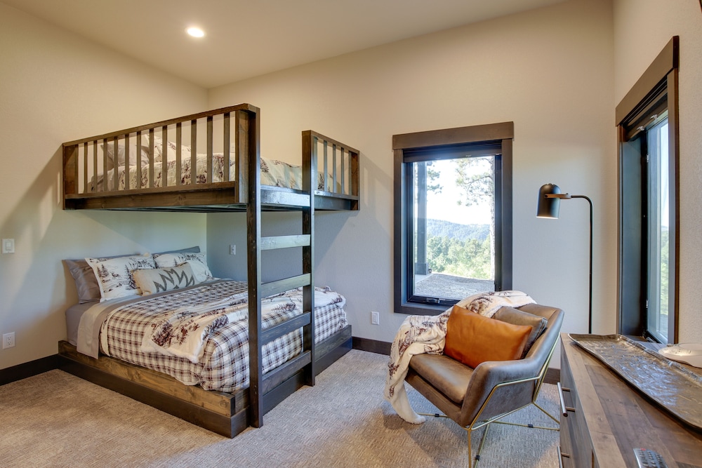 South Dakota Retreat with Hot Tub Fire Pit and Grill — hotel in Spearfish