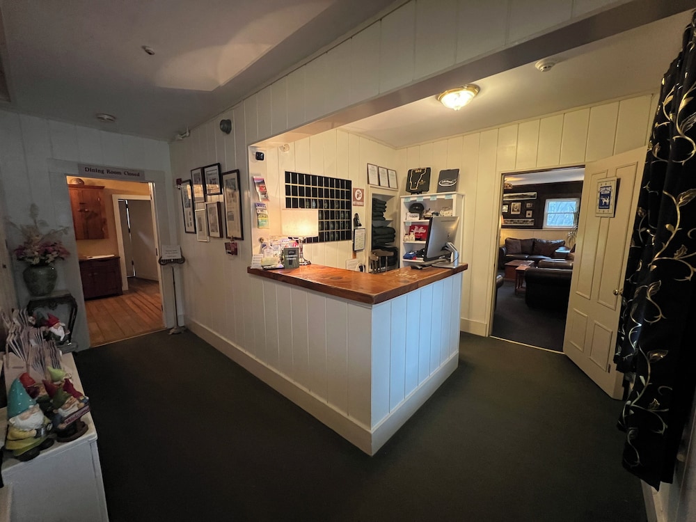 Echo Lake Inn - photo 2