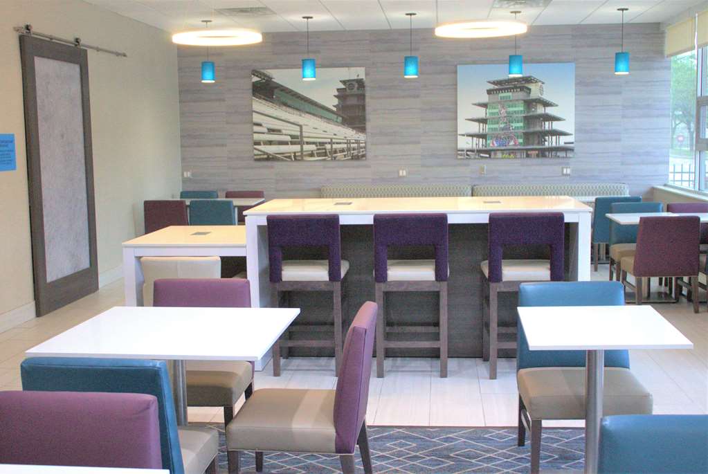 La Quinta Inn & Suites by Wyndham Indianapolis Downtown - photo 18