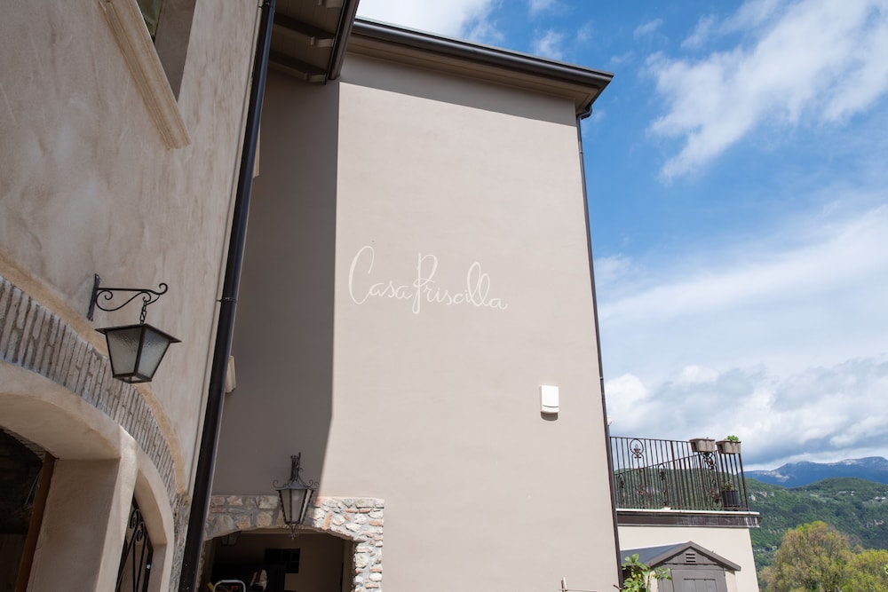 Casa Priscilla — 4-Star Luxury Hotel in Salo, Italy