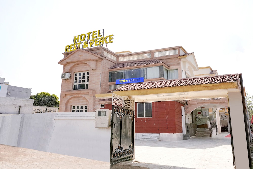 Fabhotel Rest & Peace in Ahmedabad, India