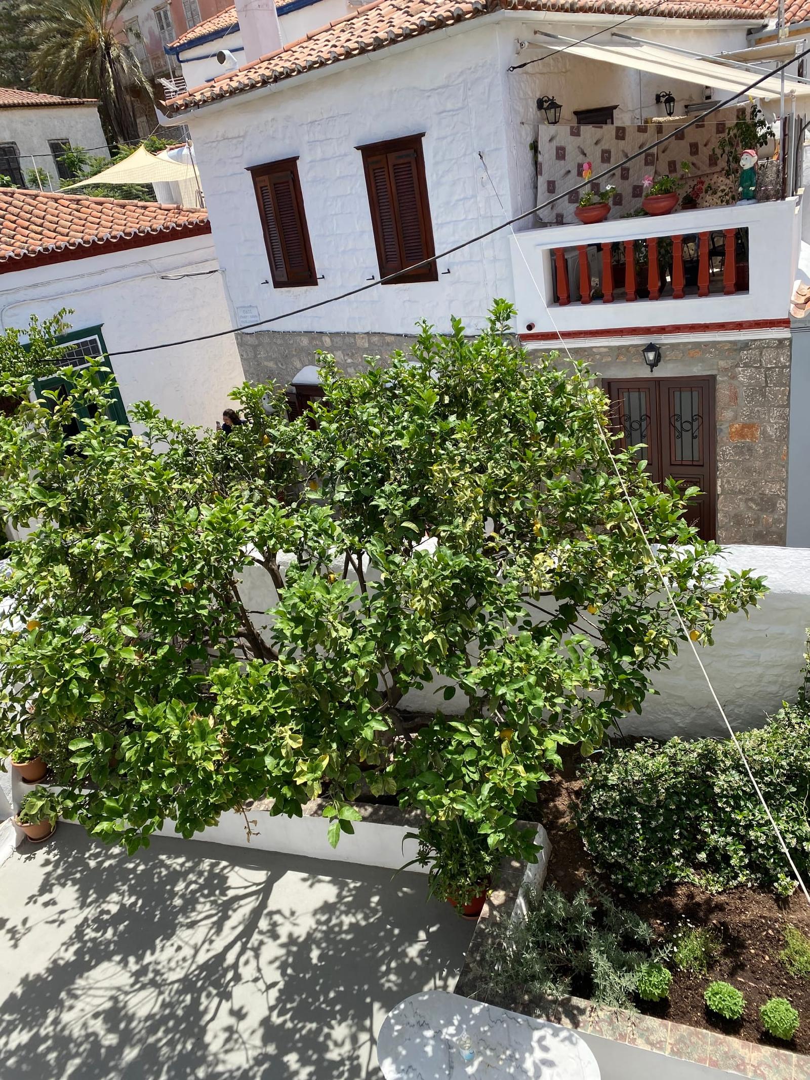 Douskos Uptown Living Hydra in Ydra, Greece