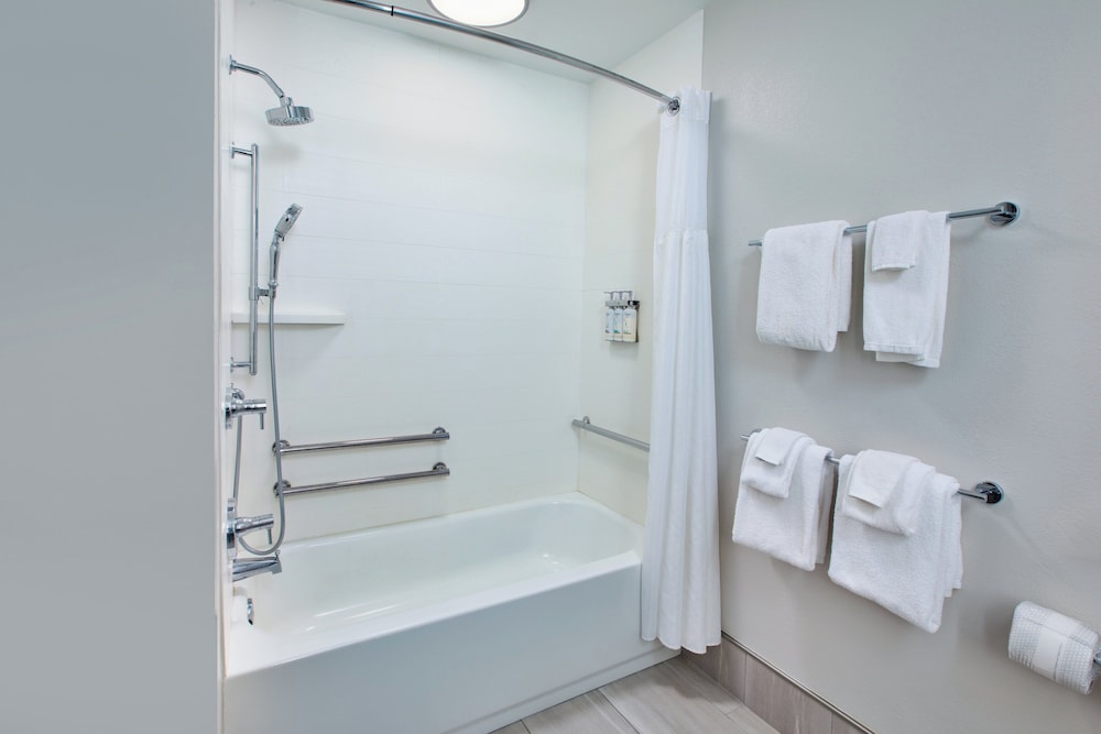 Holiday Inn Express & Suites W. Monroe by IHG - photo 4