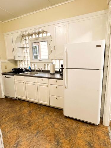 1st Base Apt 1 All Star Baseball Rentals — Oneonta — photo 5