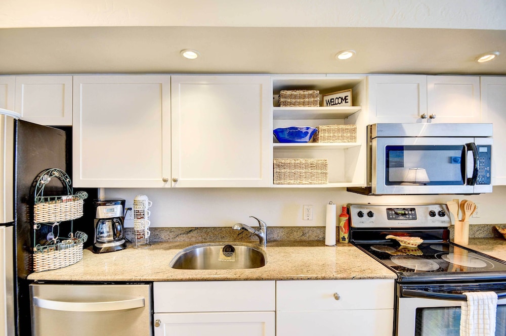 Daytona Beach Studio with Balcony and Ocean View - photo 11