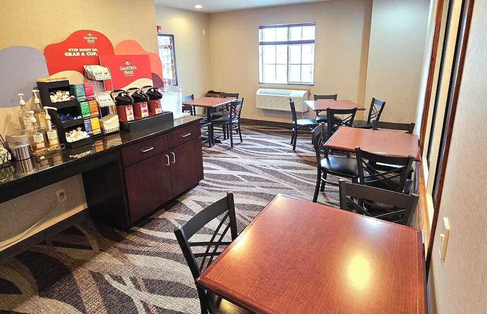 Cobblestone Inn & Suites Clintonville - photo 49
