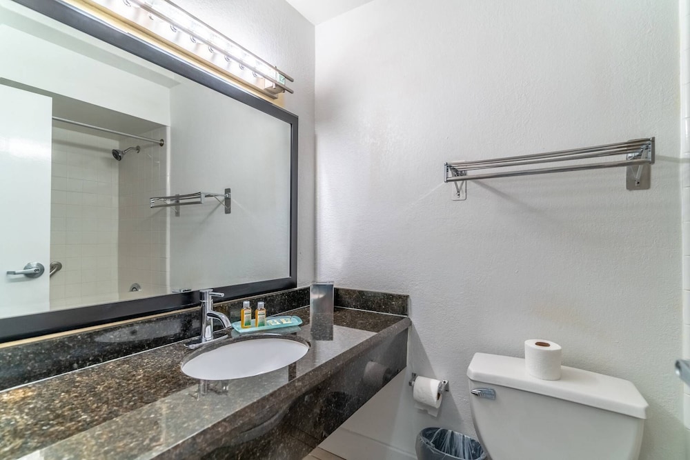 502 Little Harbor Inn - photo 16