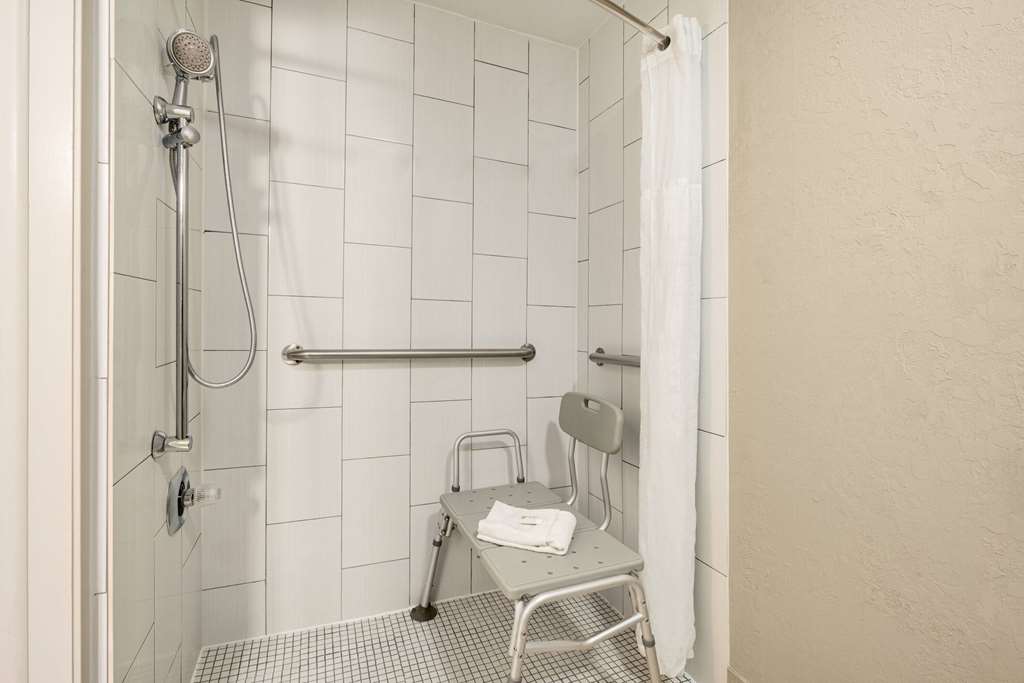 AmericInn by Wyndham Grand Rapids Airport North - photo 8