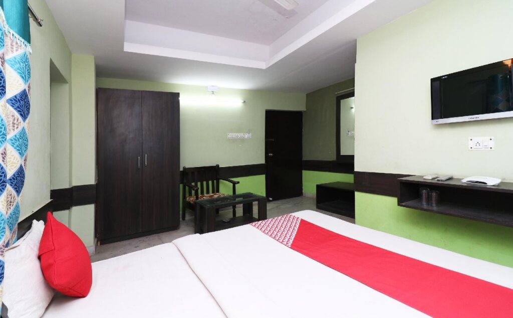 OYO 16872 Chakra Nayan Tara in Rampur Hat, India