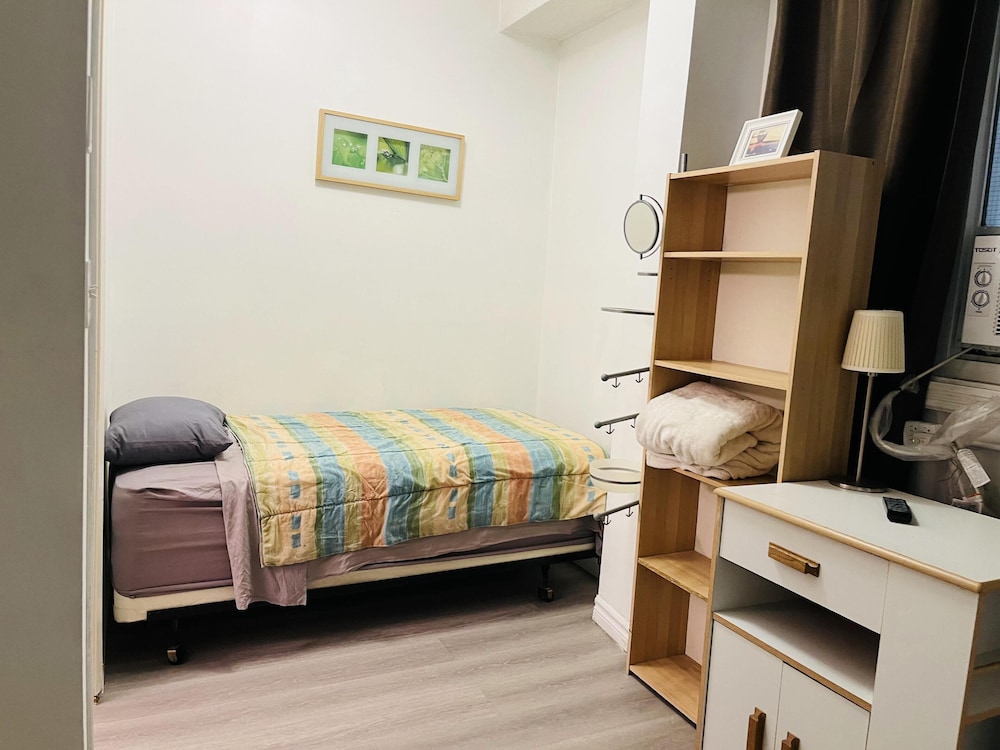 Moe’s Suite Hotel — Toronto — photo 3