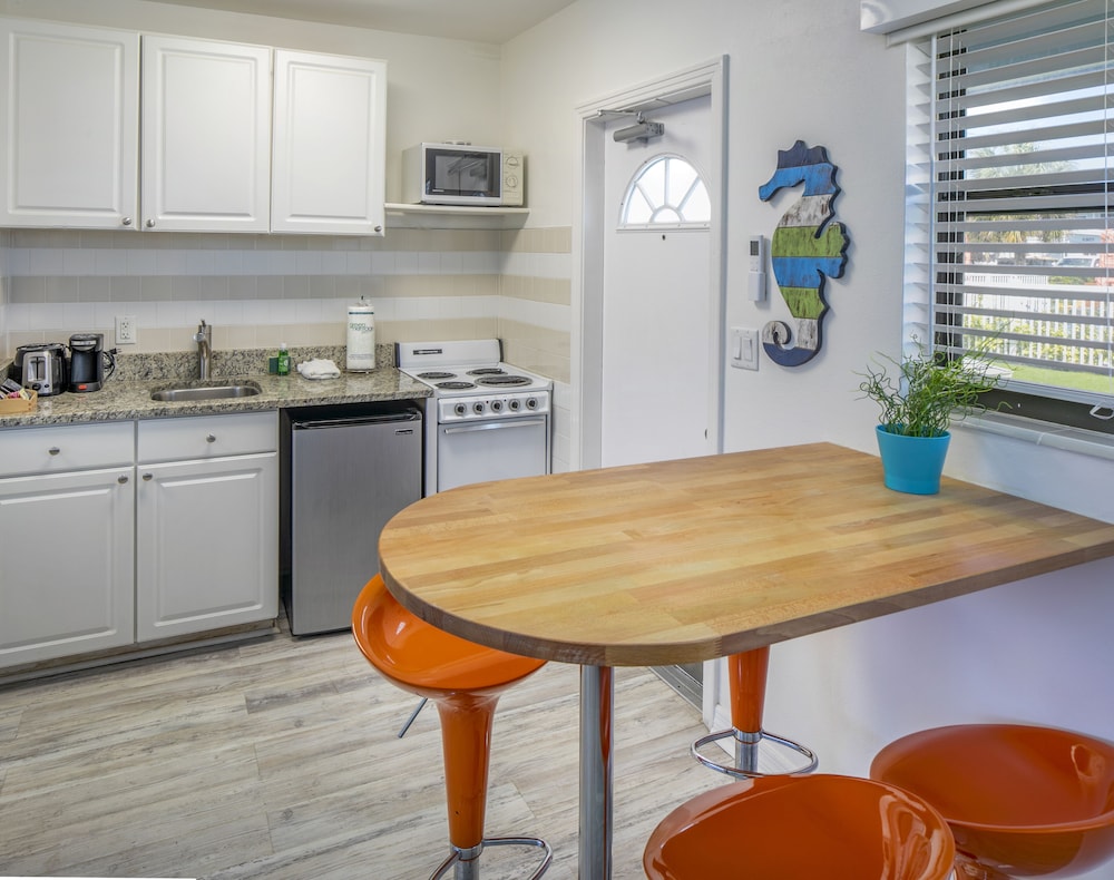 St Pete Beach Suites - photo 52