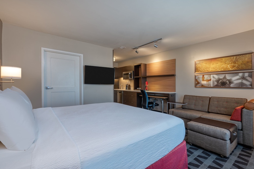 TownePlace Suites by Marriott Indianapolis Airport - photo 16