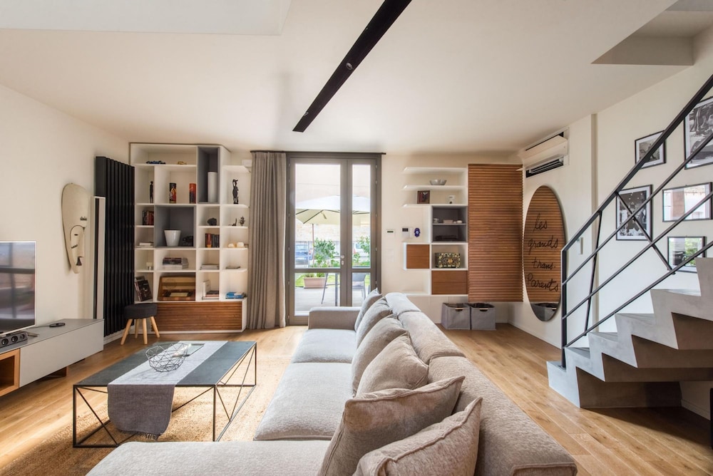 Casa con Giardino all ex Fabbrica di Pomodoro — 4-Star Luxury Hotel in Palermo, Italy
