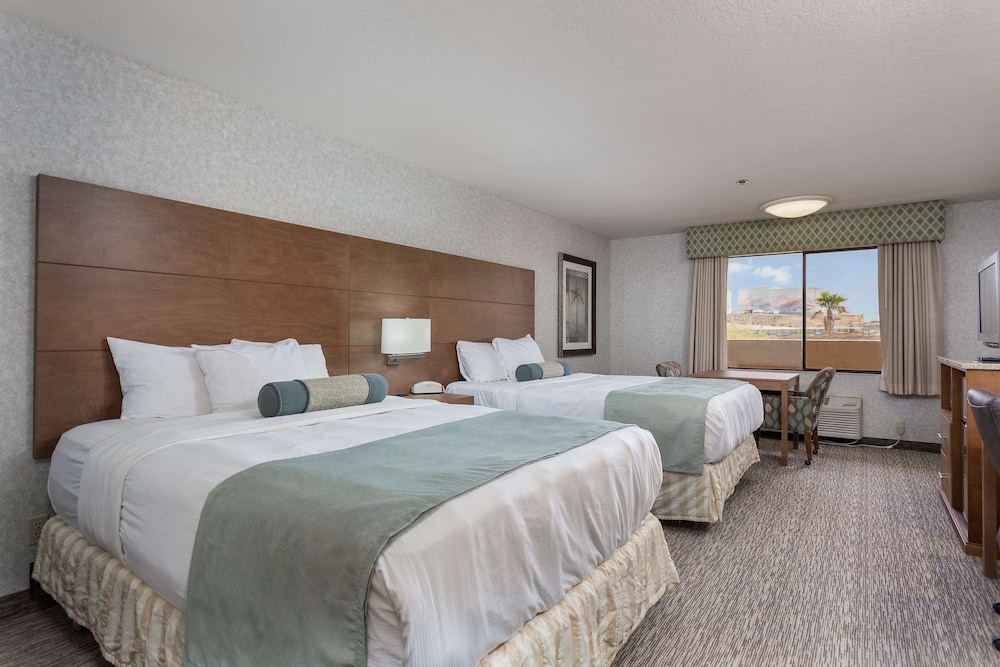 Yuma Inn & Suites - photo 7