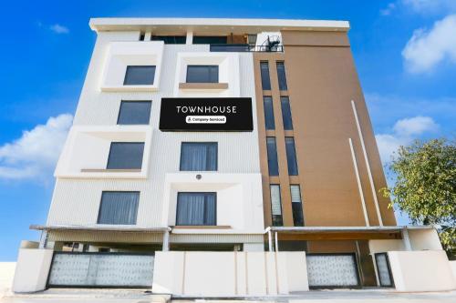 Super Townhouse ISBT Dehradun — 4-Star Luxury Hotel in Dehra Dun, India