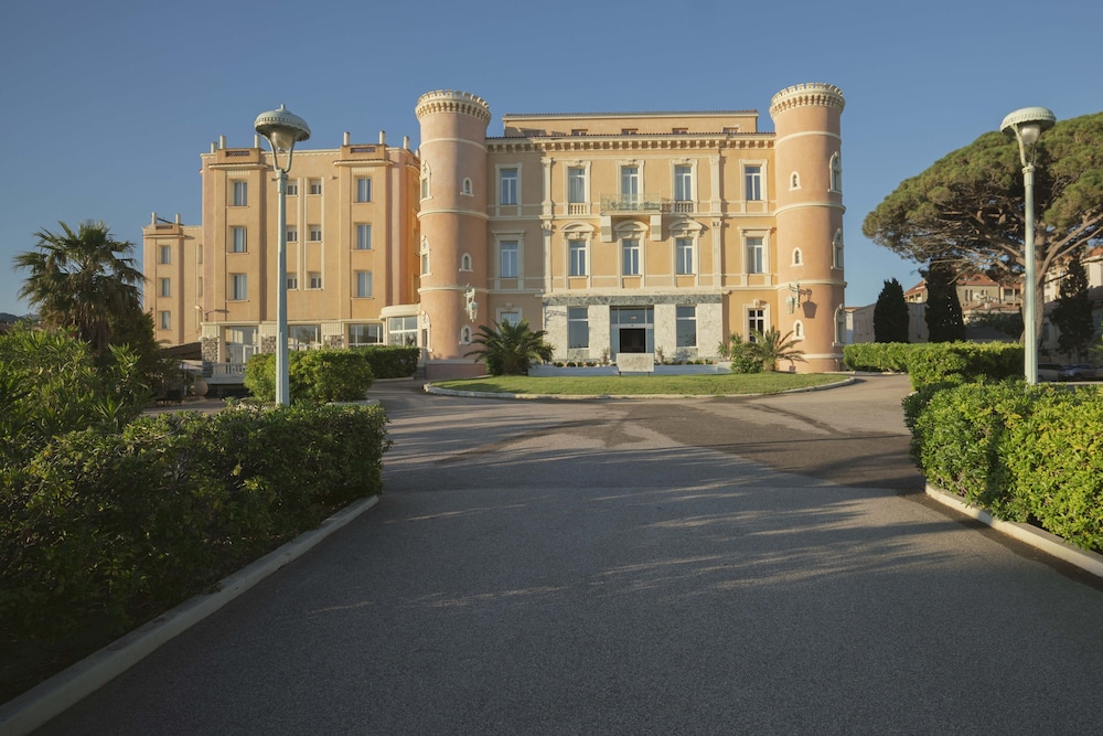 Langley Resort Napoleon Bonaparte — L Ile Rousse