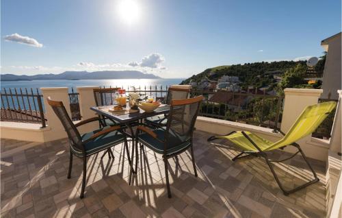 One Bedroom Apartment In Komarna — 4-Star Luxury Hotel in None, Croatia