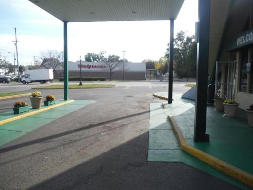Budgetel Inn & Suites Hotel - photo 18