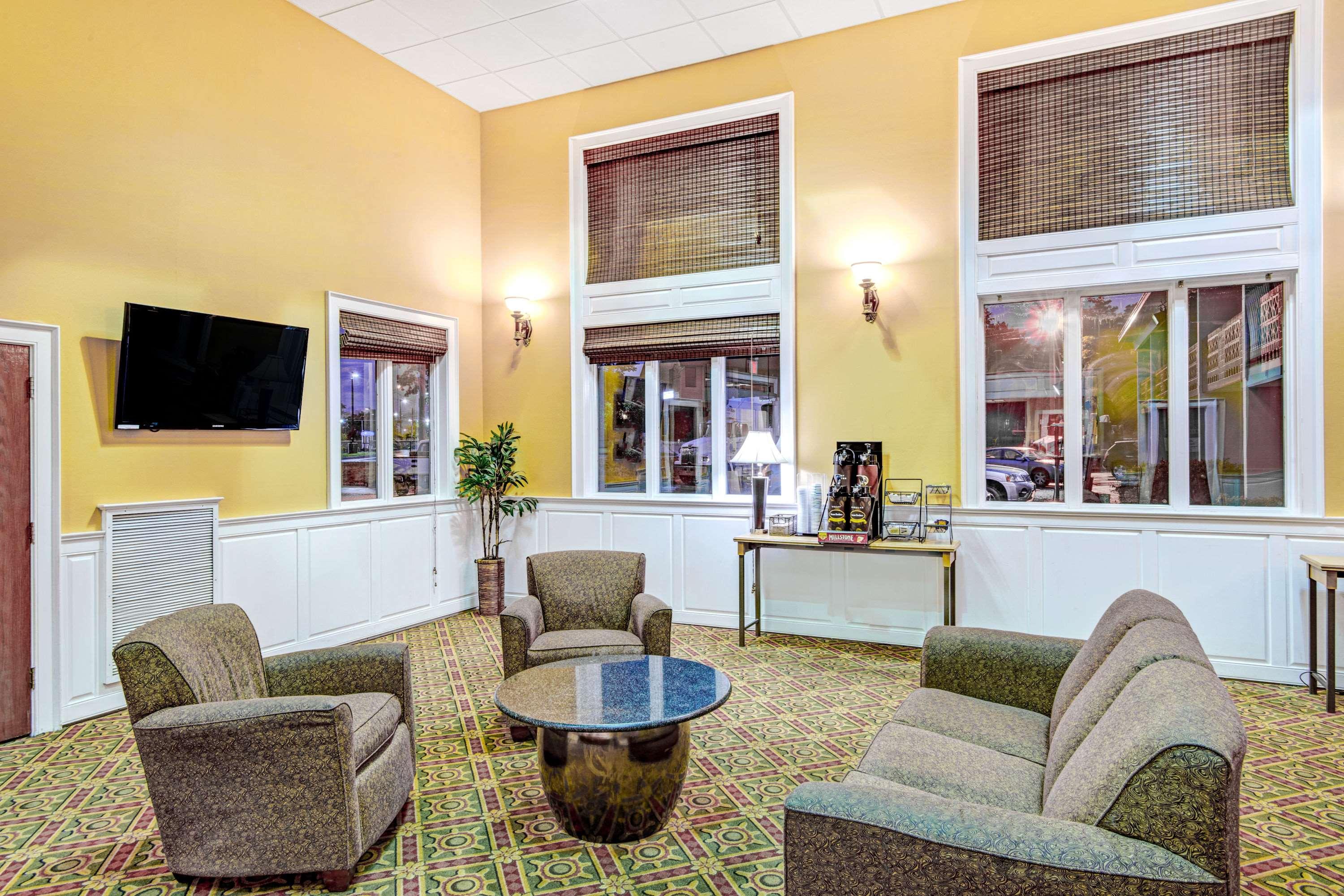 Methuen Inn and Conference Center - photo 14