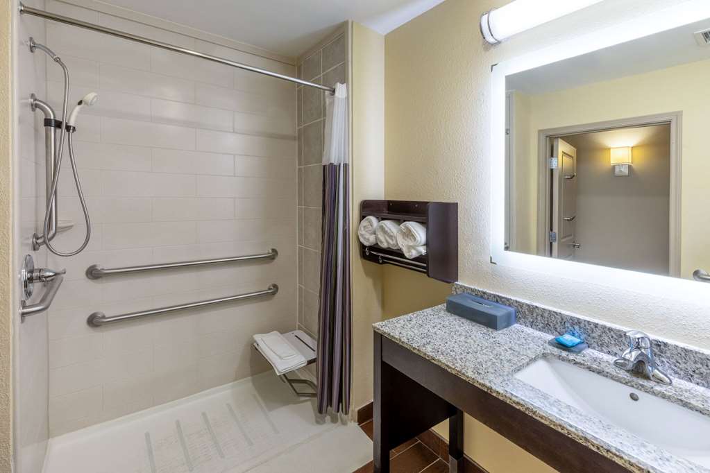 La Quinta Inn & Suites by Wyndham Durant - photo 26