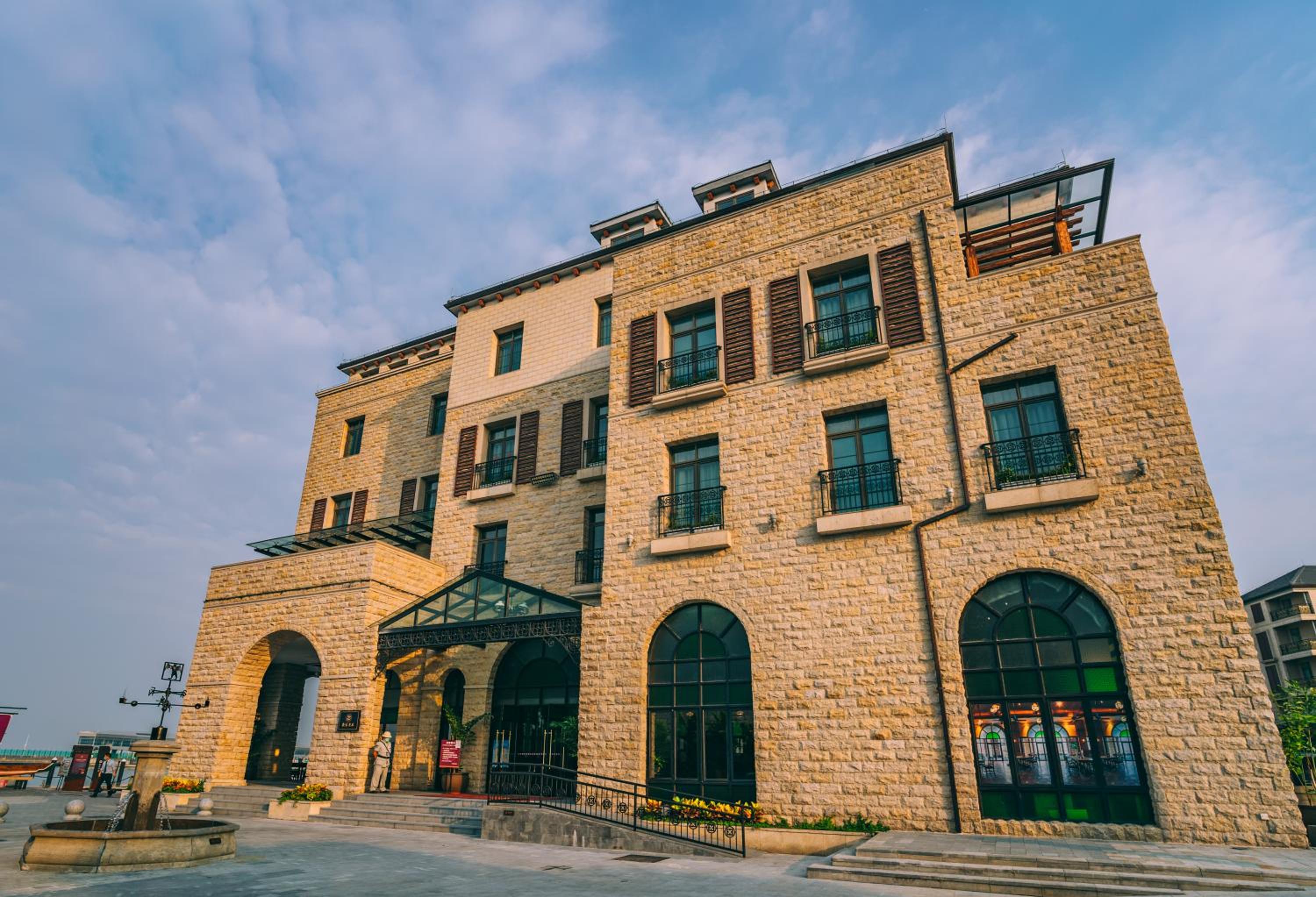 Guangzhou Nansha Stone Inn — 4-Star Luxury Hotel in Guangzhou, People's Republic of China