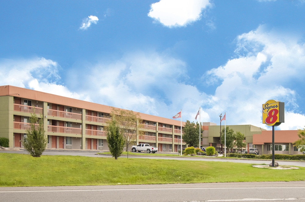Super 8 by Wyndham Little Rock Otter Creek - photo 26