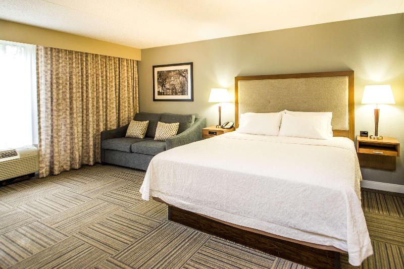 Hampton Inn Philadelphia International Airport - photo 7