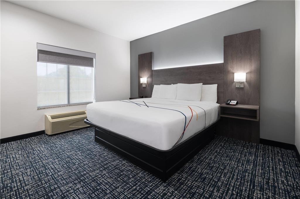 La Quinta Inn & Suites by Wyndham Muskogee - photo 13