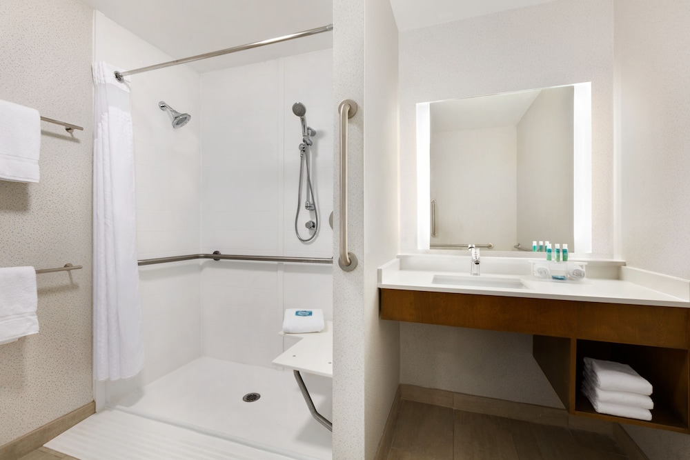 Holiday Inn Express & Suites Salisbury by IHG - photo 8