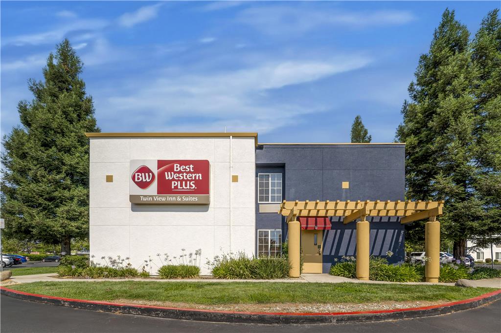 Best Western Plus Twin View Inn & Suites - photo 15