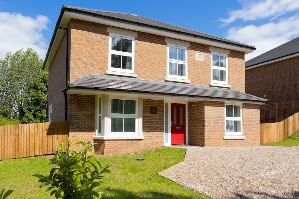 Field View Amazing 5 bed Great for contractors and families — 4-Star Luxury Hotel in Burton Upon Trent, United Kingdom