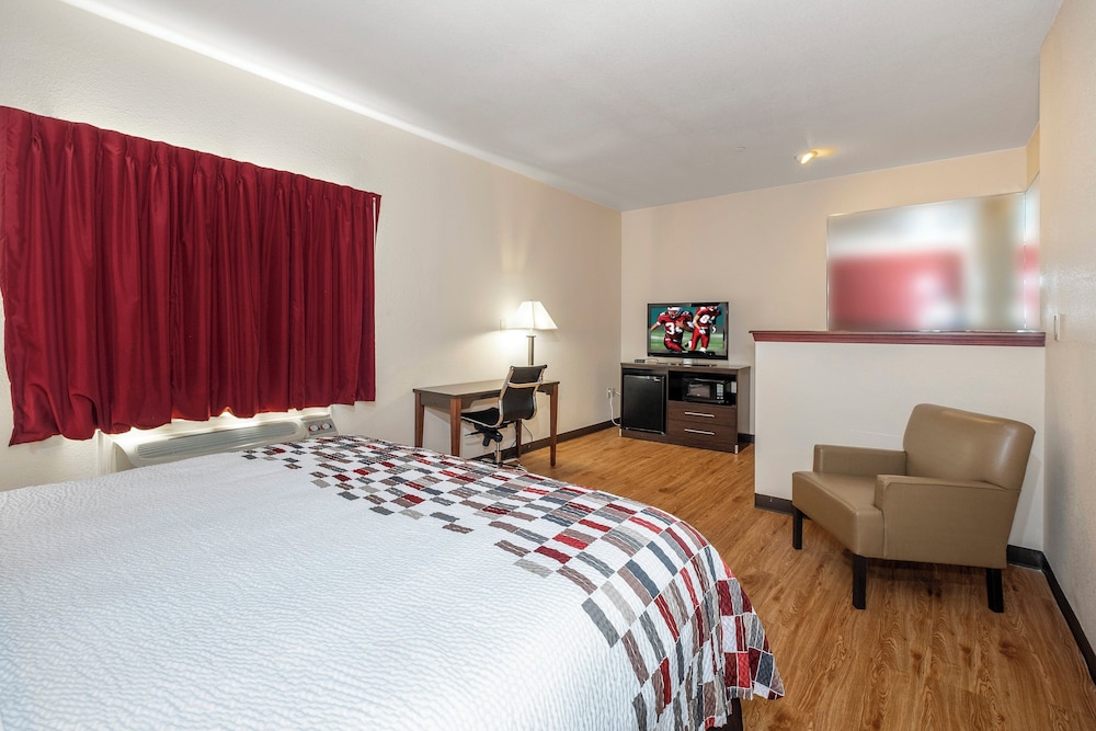 Red Roof Inn Hartselle - photo 13