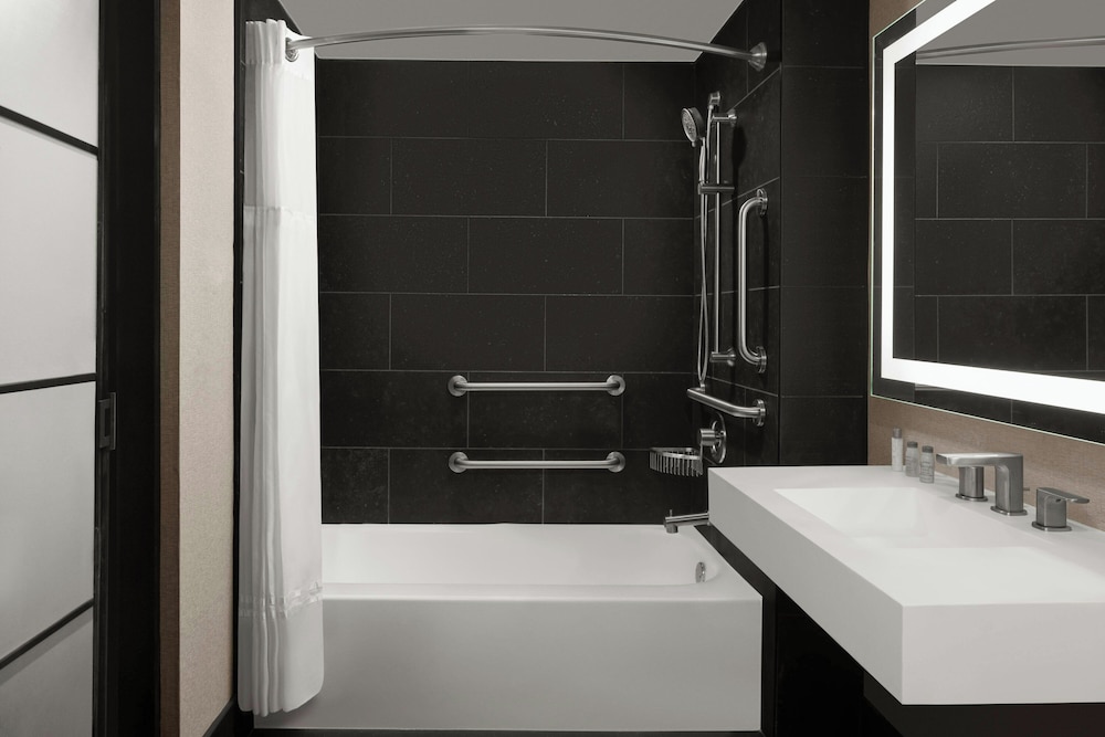 Renaissance Chicago North Shore Hotel - photo 42