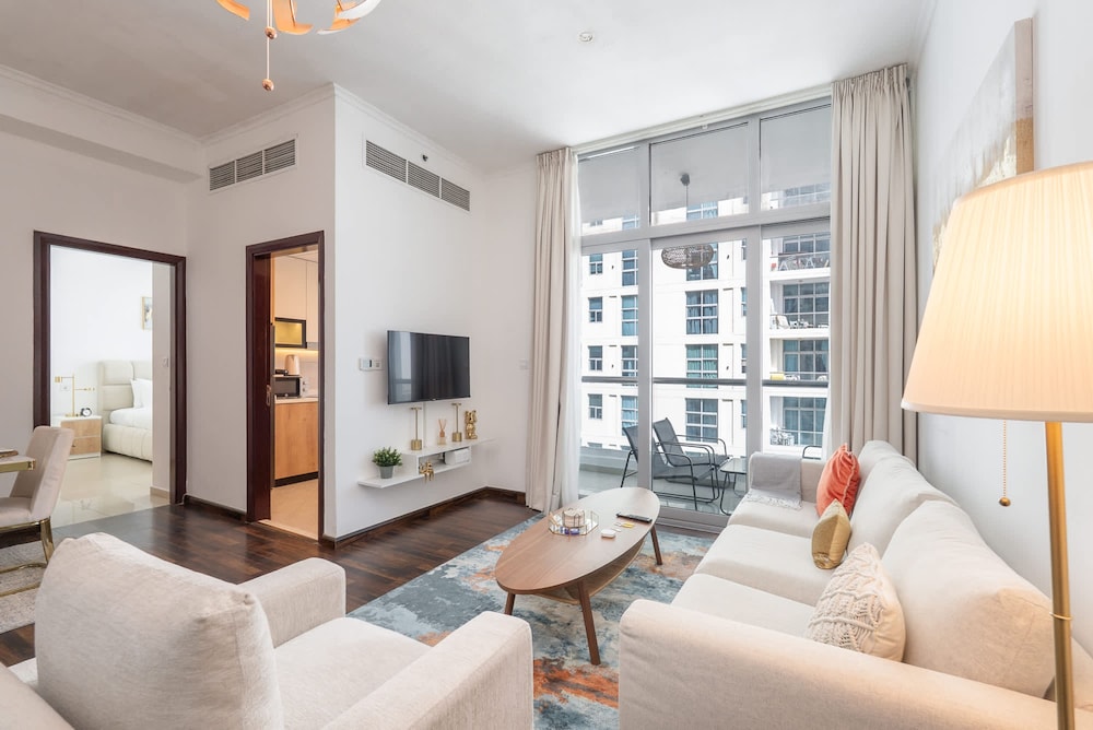 Free housekeeping visits during your stay StayShort Extraordinary 1BR Apartment with Marina Views — 4-Star Luxury Hotel in Dubai, United Arab Emirates
