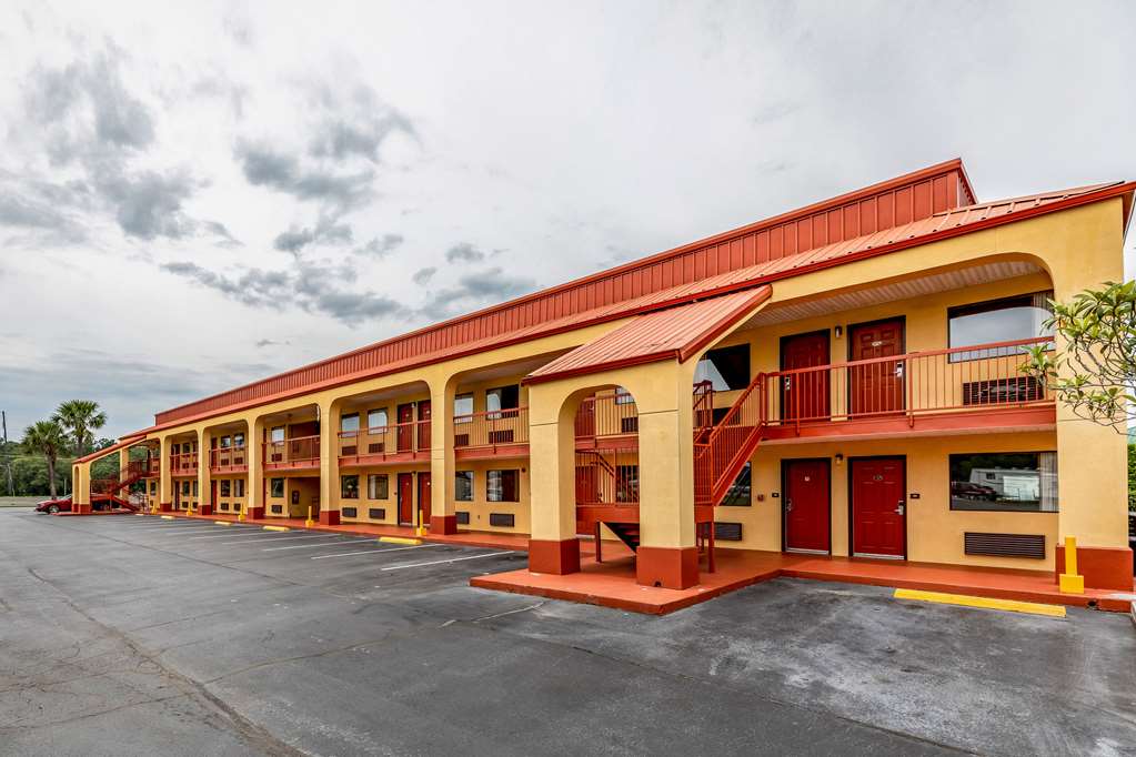 Econo Lodge Cumberland - photo 4