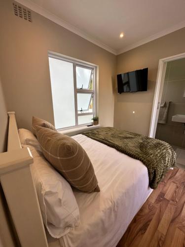 Camellia Cottage Courtyard Room